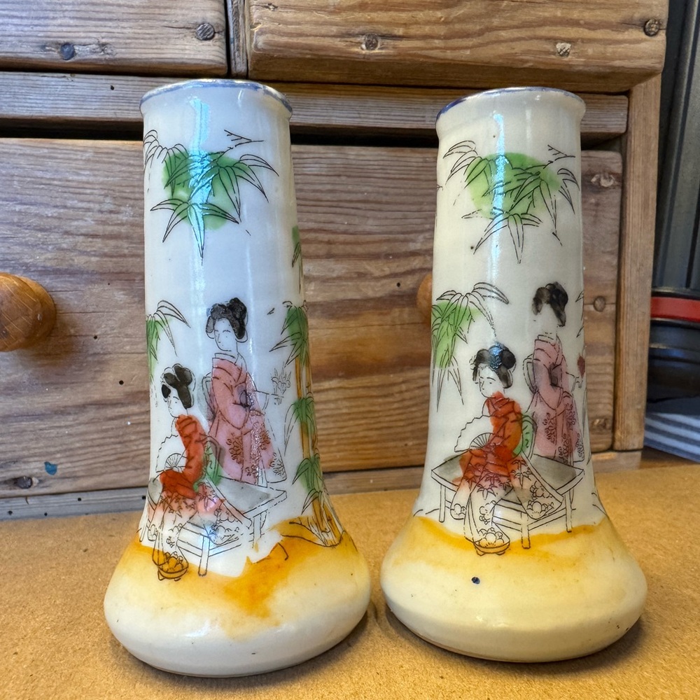 Small vintage Japanese Hand Painted Kutani Porcelain Geisha Girls Vase 4"